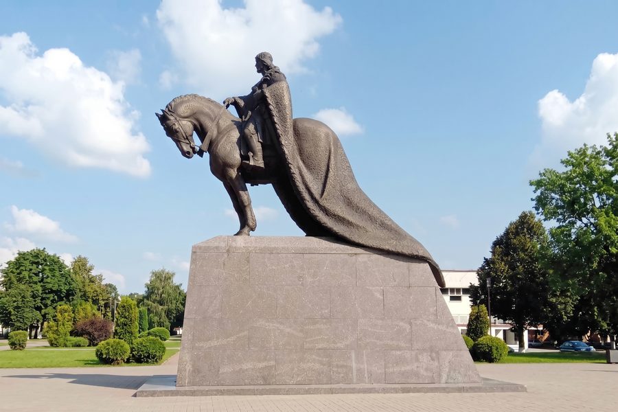 Модель памятника Гедимину в мастерской
