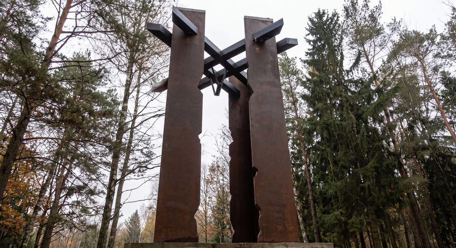 Памятный знак в Куропатах