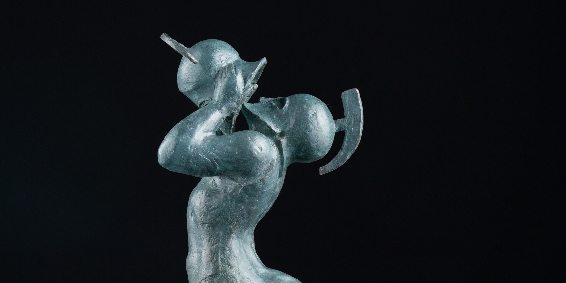 Скульптура «Вечная жажда» Сергея Оганова, бронза и сталь, 2019