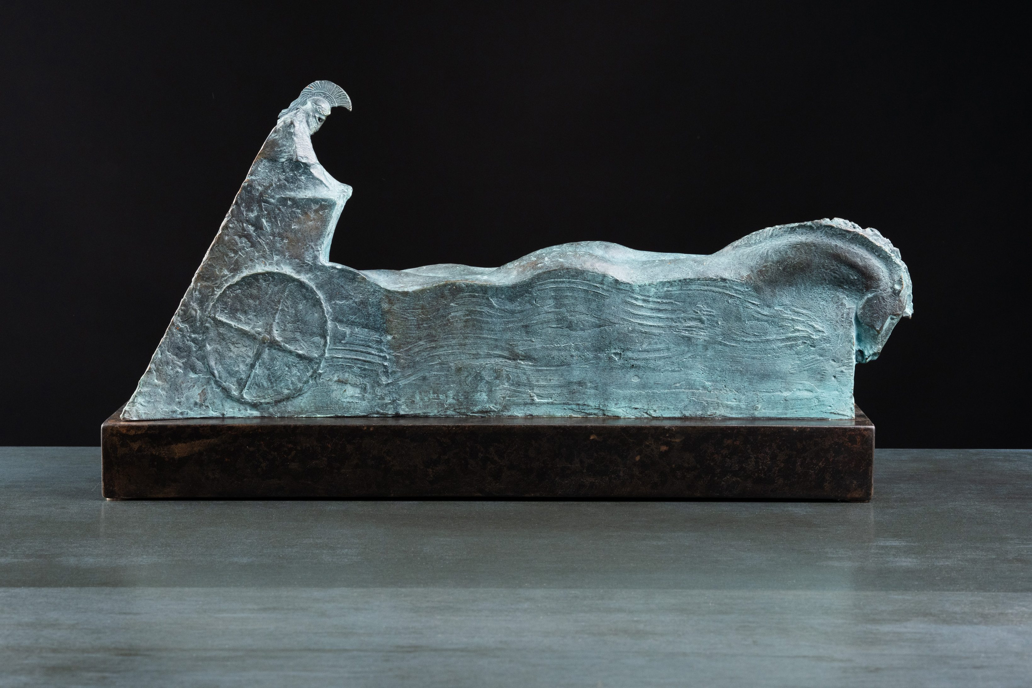 Скульптура «Колесница» Сергея Оганова, бронза, сталь // 30 × 57 × 15 см // 2019.