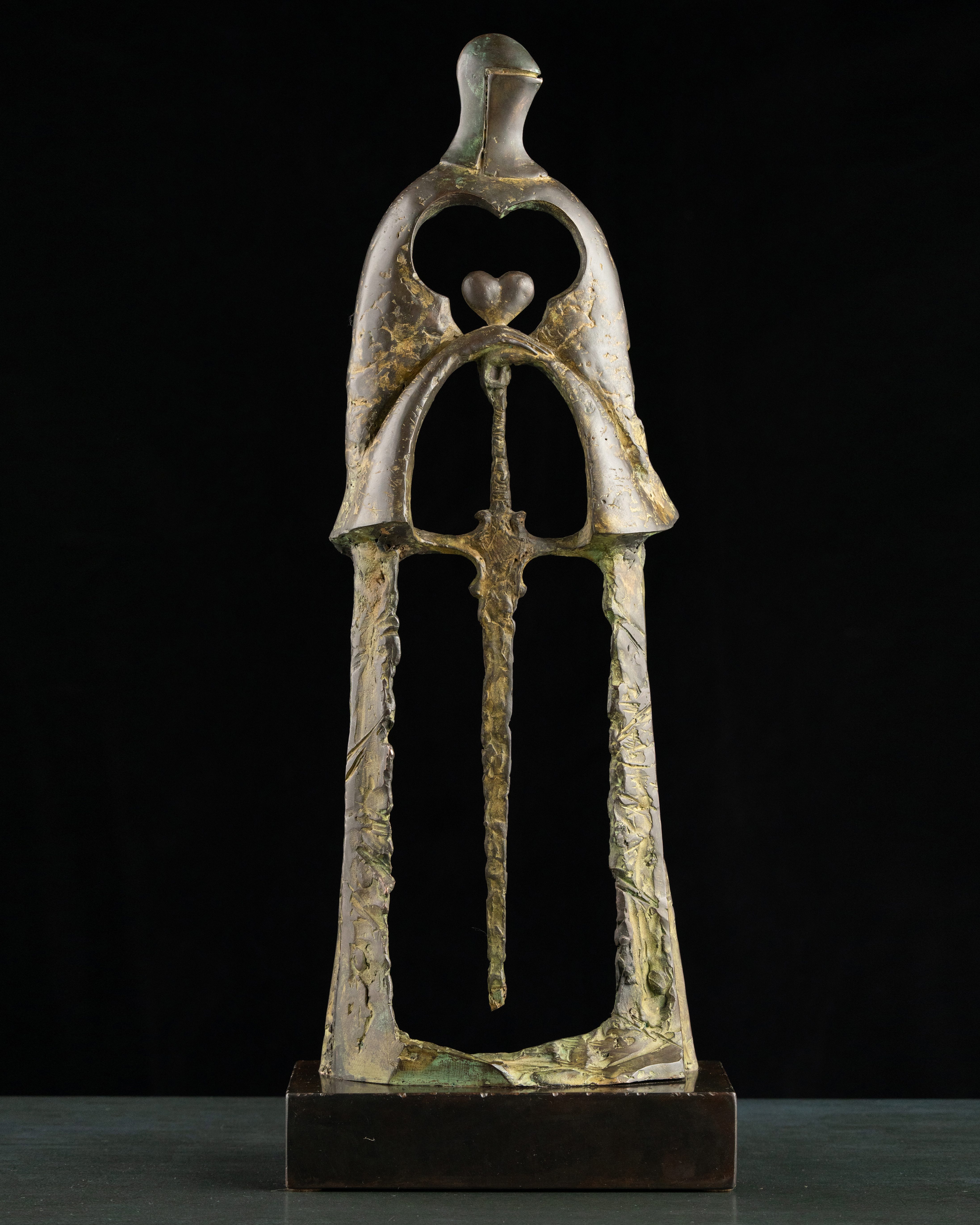 Скульптура «Шевалье» Сергея Оганова, бронза, сталь // 63 × 23 × 13 см // 2013.