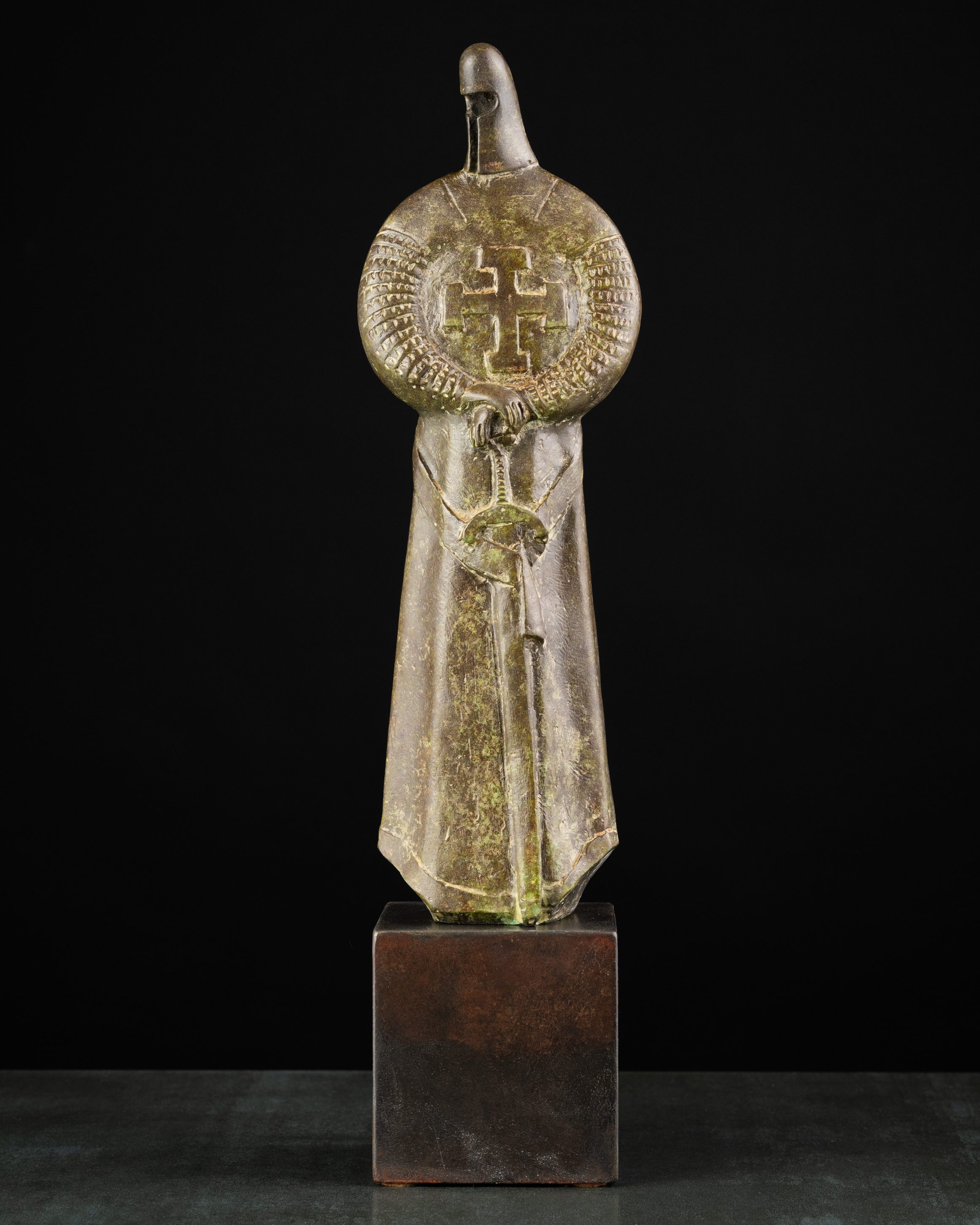Скульптура «Крестоносец» — бронза, сталь, 2011. Автор — Сергей Оганов.