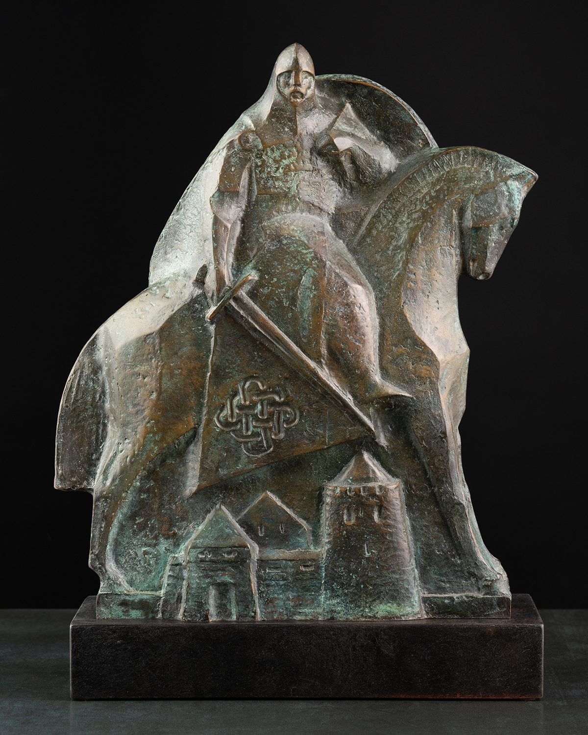 Скульптура «Давид Городенский» — бронза, сталь, 2017. Автор — Сергей Оганов.