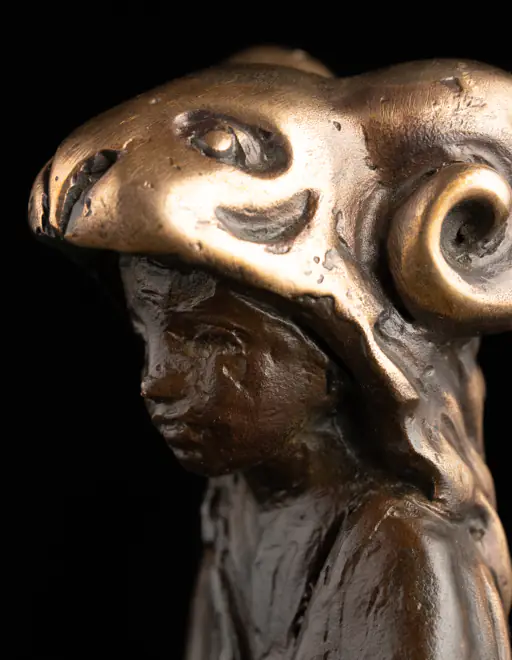 Skulptur „Goldenes Vlies, Exemplar 1/5“, bronze, steel // 12.6 w x 17.3 h x 4.3 d in // 2013. Künstler — Sergei Oganov.