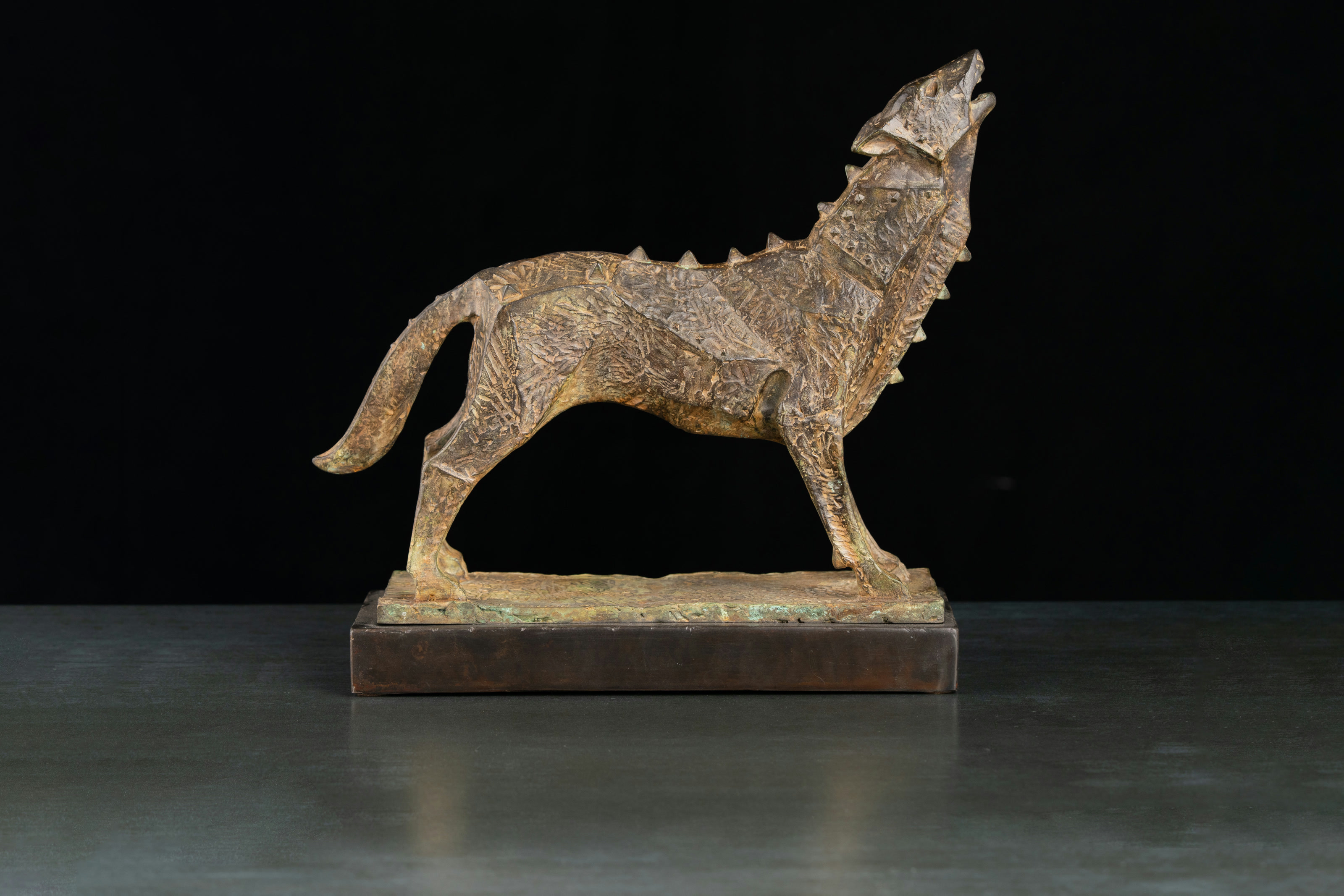 Skulptur „Eisenwolf, Exemplar 4/5“, bronze, stahl // 12.6 w x 13 h x 5.1 d in // 2014. Künstler — Sergei Oganov.