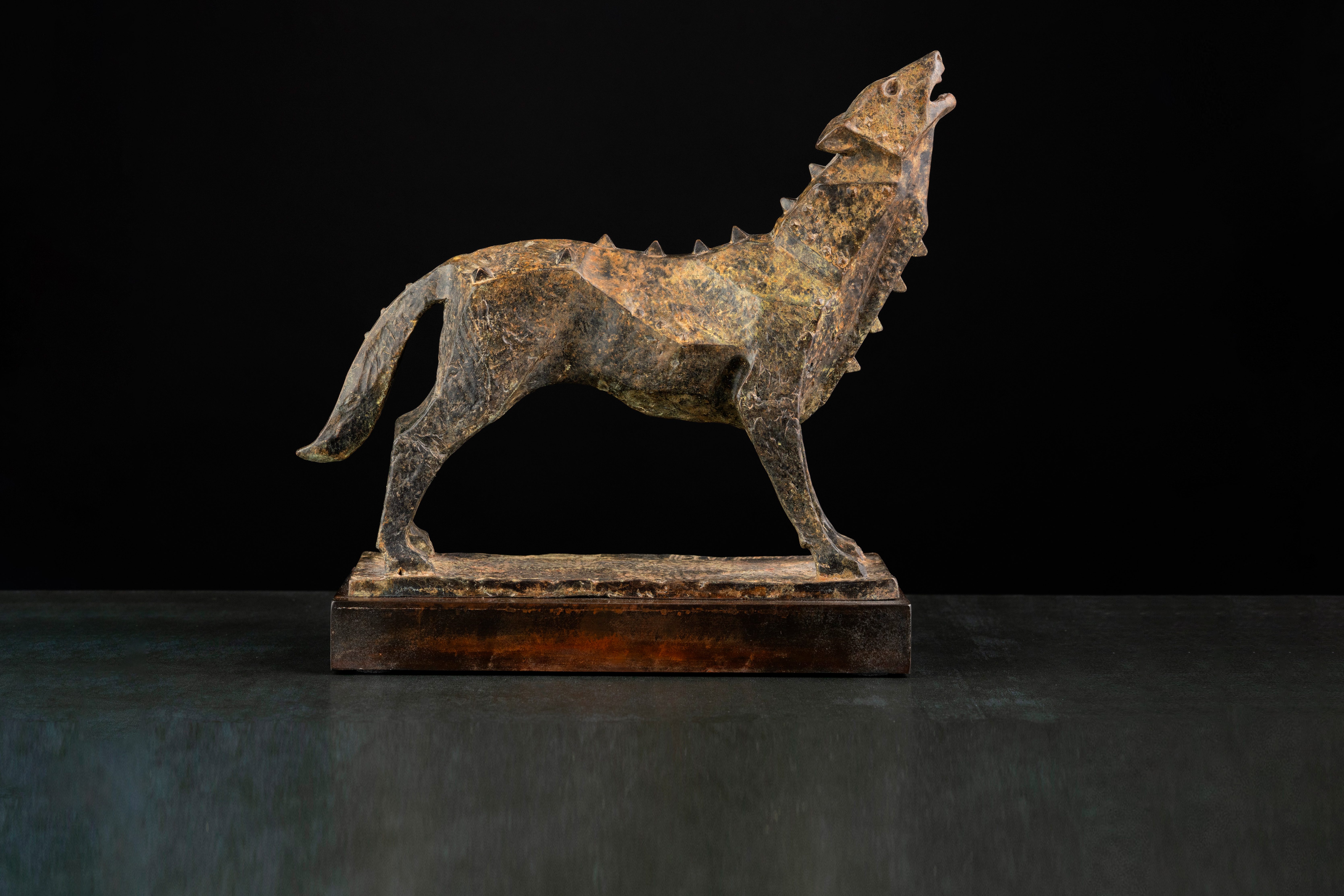 Скульптура «Железный волк» — бронза, сталь, 2014. Автор — Сергей Оганов.