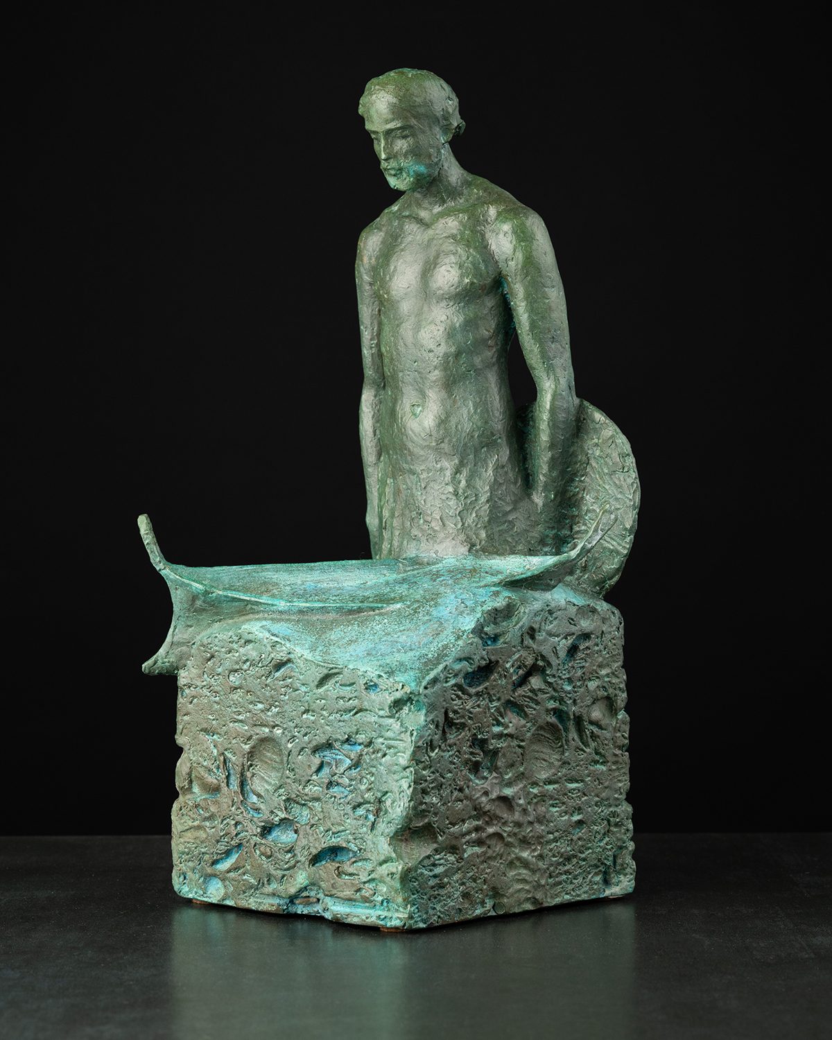 Скульптура «Одиссей» Сергея Оганова, бронза // 43 × 21 × 19 см // 2022.