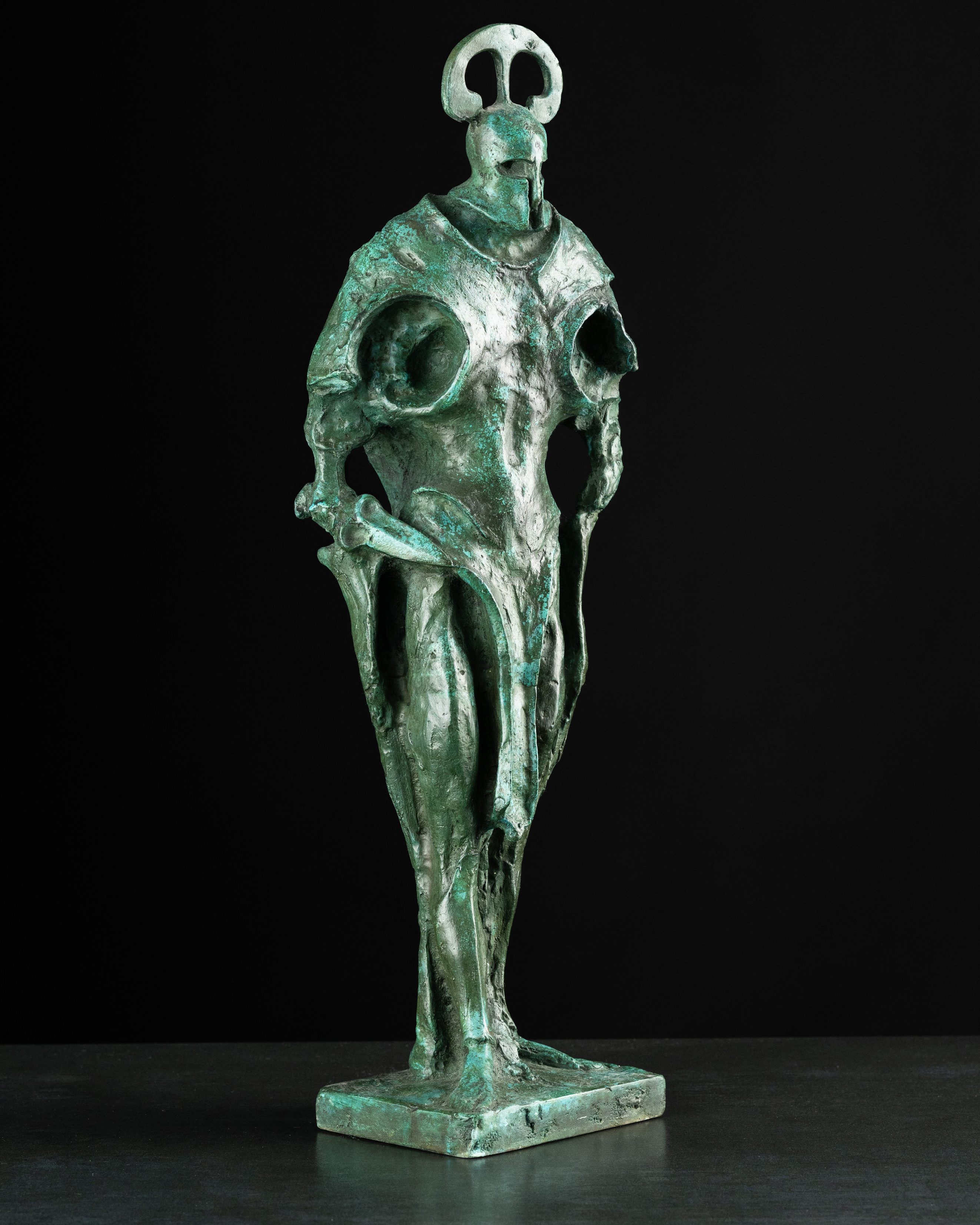 Скульптура «Тесей» — бронза, 2012. Автор — Сергей Оганов.