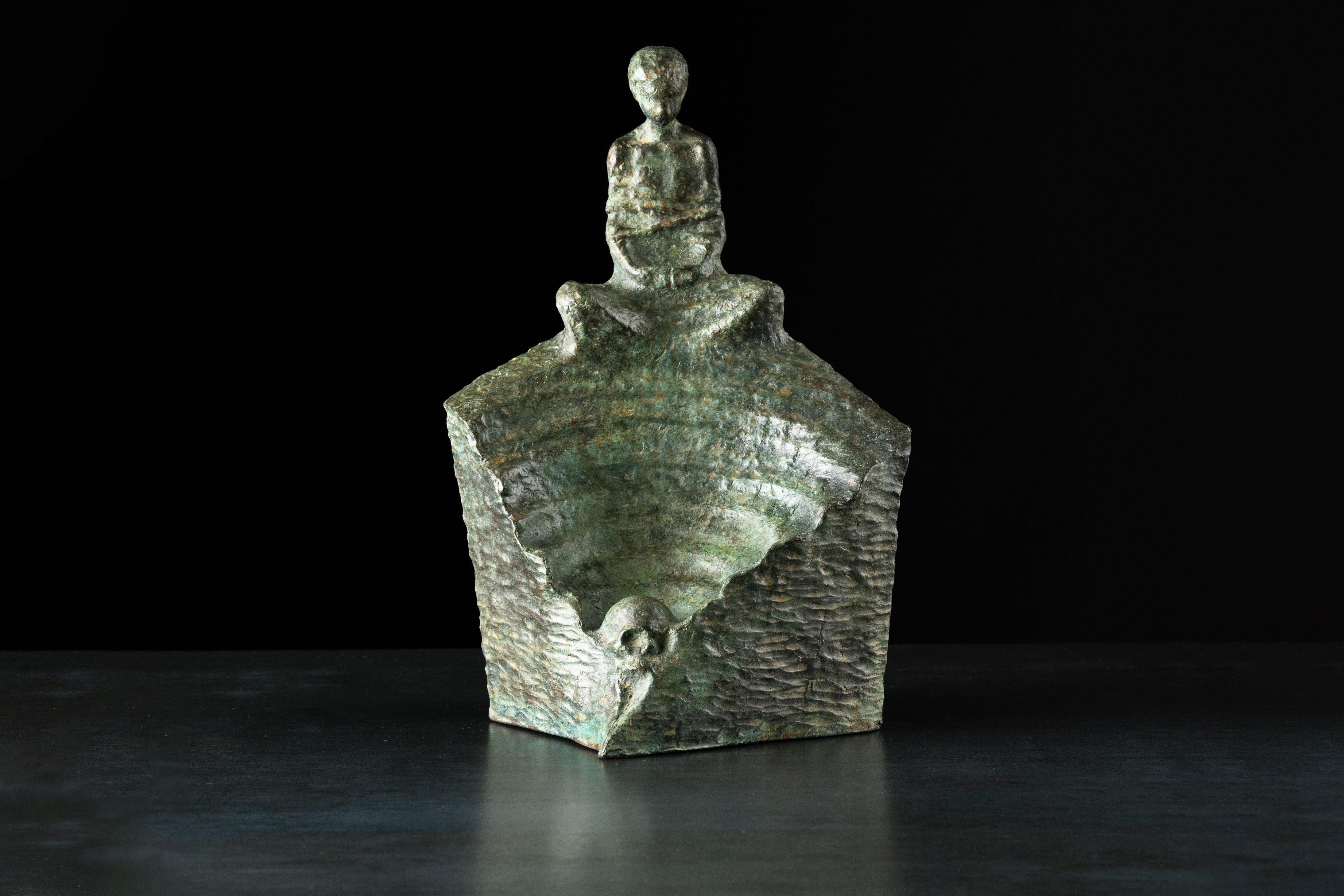 Скульптура «Воронка травмы» — бронза, сталь, 2010. Автор — Сергей Оганов.