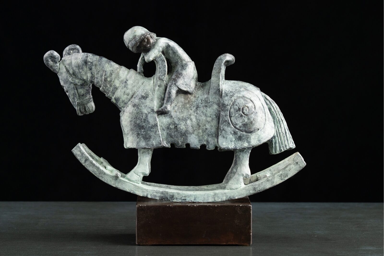 Скульптура «Сон воина» — бронза, металл, 2012. Автор — Сергей Оганов.