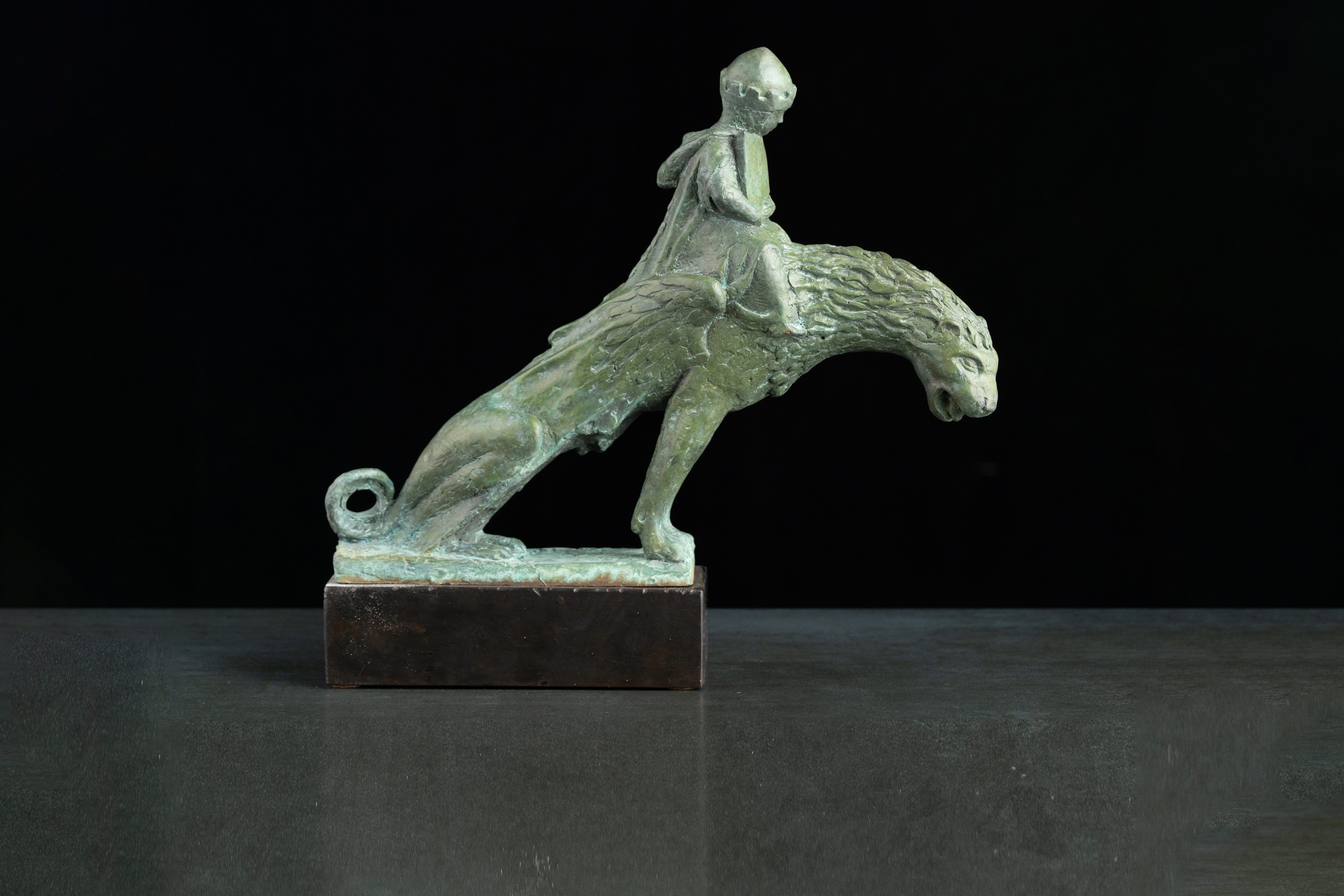 Скульптура «Когда ягнята станут львами» — бронза, металл, 2013. Автор — Сергей Оганов.